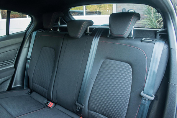 Ford Focus 1.0 EcoBoost ST Line BlackPack NL-auto [ Carplay Spoiler Extra Getint Parkeersensoren Rijstrooksensor Cruise Control ]