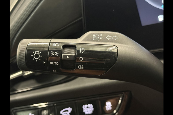 Kia Niro 1.6 GDi Hybrid Evolution Navigatie Apple Carplay Android Auto Camera Parkeersensoren achter Adaptive Cruise Control Full LED Stoelverwarming Elektr. stoelen en achterklep Climate Control Lichtmetalen velgen