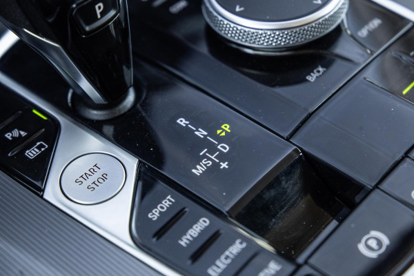 BMW X5 xDrive45e High Executive CARPLAY / CAMERA / DEALER ONDERHOUDEN / ZWART LEER / STOELVERWARMING / TREKHAAK