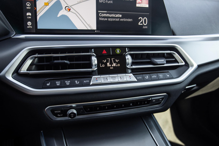 BMW X5 xDrive45e High Executive CARPLAY / CAMERA / DEALER ONDERHOUDEN / ZWART LEER / STOELVERWARMING / TREKHAAK