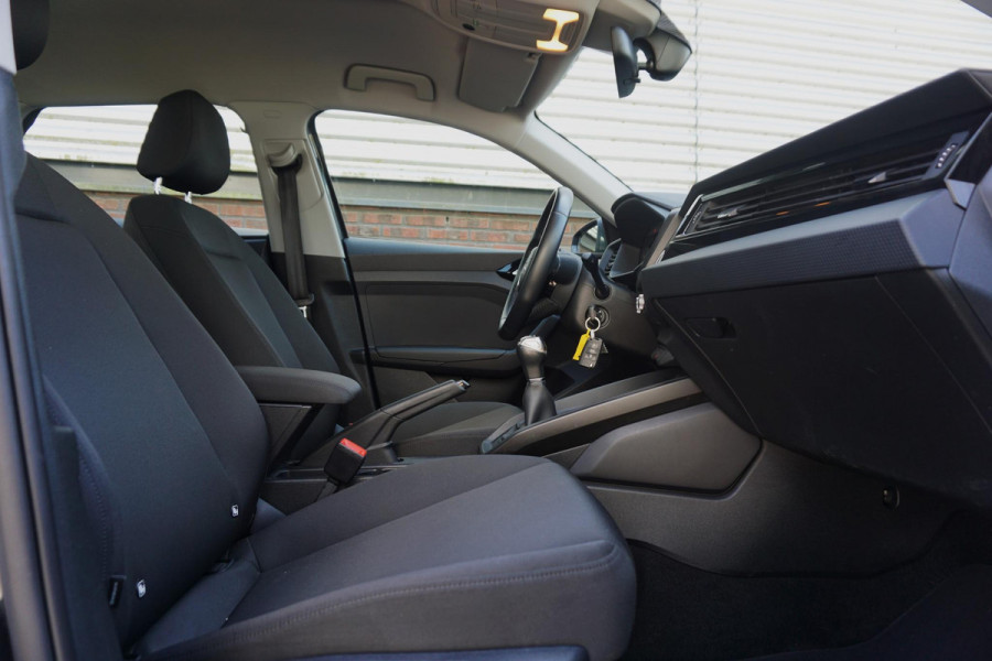 Audi A1 Sportback 25 TFSI Pro Line/Carplay/Virtual/Climate control/ Cruise control.