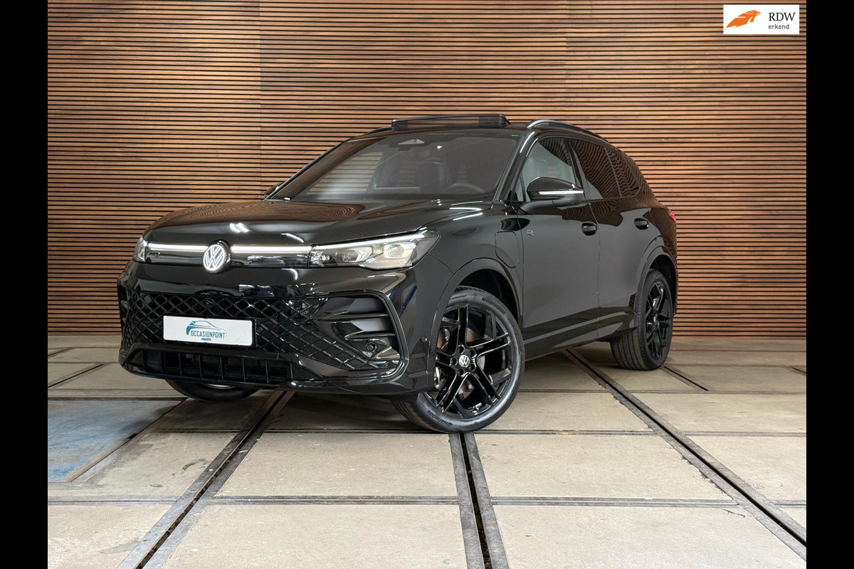 Volkswagen Tiguan 1.5 eHybrid R-Line Black Edition | 272PK | Garantie tot 2030 | IQ.Light HD | Pano | Trekhaak | Leder