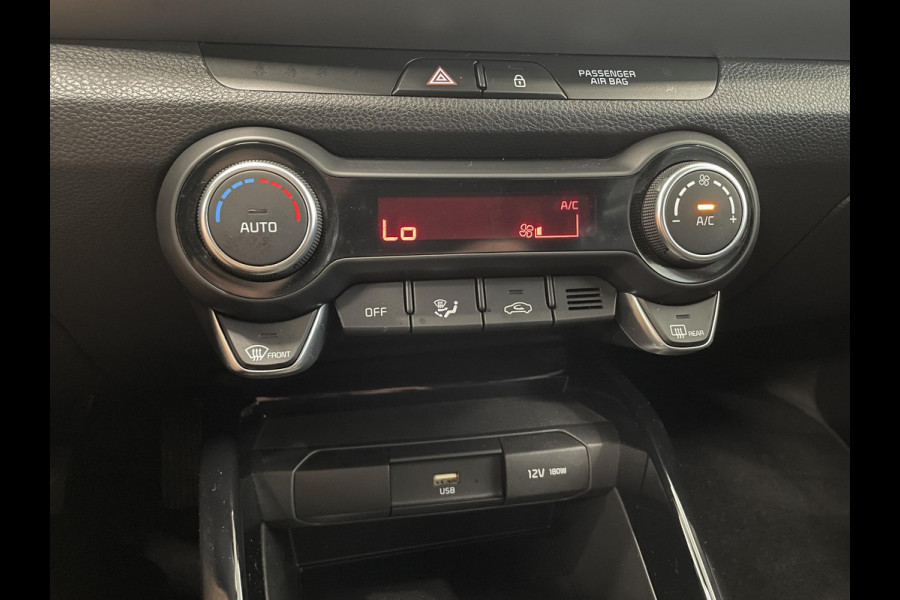 Kia Stonic 1.0 T-GDi MHEV DynamicPlusLine Navigatie Apple Carplay Android Auto Lichtmetalen Velgen Climate Control Cruise control Parkeer sensoren