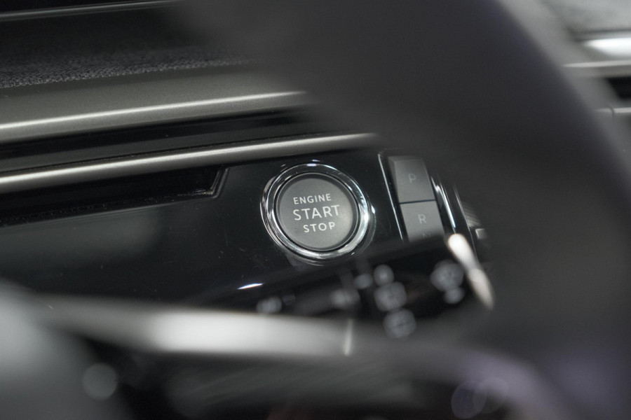 Peugeot 5008 1.2 Hybrid 136 Allure 7p | 7 Zitplaatsen | Camera | Stoelverwarming | Navigatie