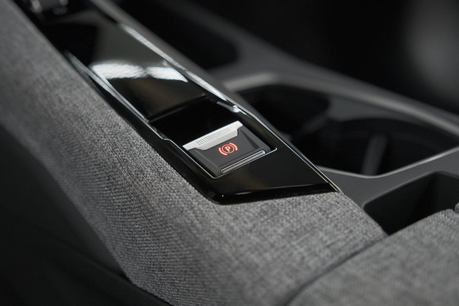 Peugeot 5008 1.2 Hybrid 136 Allure 7p | 7 Zitplaatsen | Camera | Stoelverwarming | Navigatie