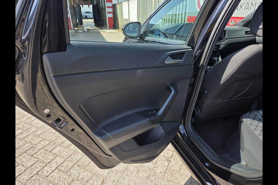 Volkswagen Taigo 1.5 TSI R-Line Business 18"/Trekhaak/IQ Light/Adaptieve cruise/Stoelverwarming/Camera/PDC v+a/Apple Carplay & Android Auto