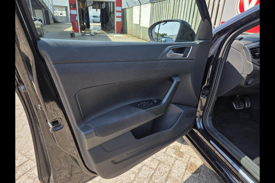 Volkswagen Taigo 1.5 TSI R-Line Business 18"/Trekhaak/IQ Light/Adaptieve cruise/Stoelverwarming/Camera/PDC v+a/Apple Carplay & Android Auto