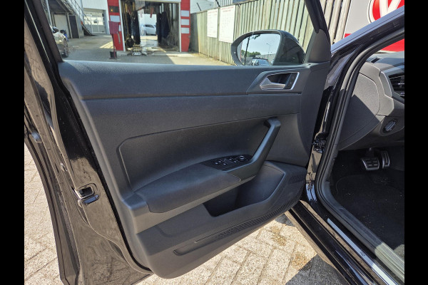 Volkswagen Taigo 1.5 TSI R-Line Business 18"/Trekhaak/IQ Light/Adaptieve cruise/Stoelverwarming/Camera/PDC v+a/Apple Carplay & Android Auto