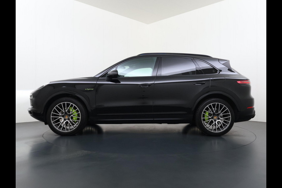 Porsche Cayenne 3.0 E-Hybrid Platinum Edition VAN: 77.900,- VOOR: 72.440,- UW WKVOORDEEL: 5.460,- | MEM. SEATS | Luchtvering | pano | stoelverwarming + verkoeling | 360 camera | Bose | sportchrono | mega knappe auto! | incl 12 mnd Bovag garantie |