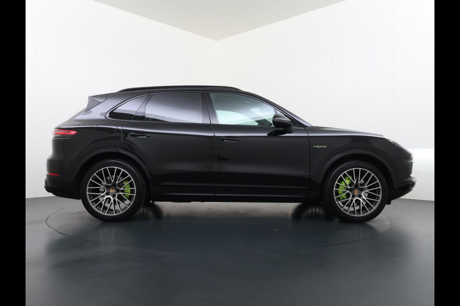 Porsche Cayenne 3.0 E-Hybrid Platinum Edition VAN: 77.900,- VOOR: 72.440,- UW WKVOORDEEL: 5.460,- | MEM. SEATS | Luchtvering | pano | stoelverwarming + verkoeling | 360 camera | Bose | sportchrono | mega knappe auto! | incl 12 mnd Bovag garantie |
