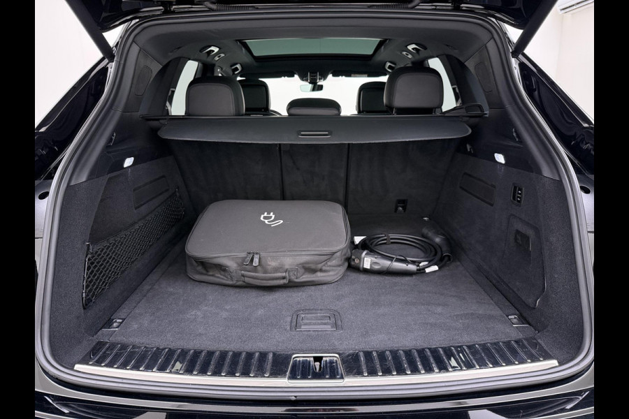 Porsche Cayenne 3.0 E-Hybrid Platinum Edition VAN: 77.900,- VOOR: 72.440,- UW WKVOORDEEL: 5.460,- | MEM. SEATS | Luchtvering | pano | stoelverwarming + verkoeling | 360 camera | Bose | sportchrono | mega knappe auto! | incl 12 mnd Bovag garantie |