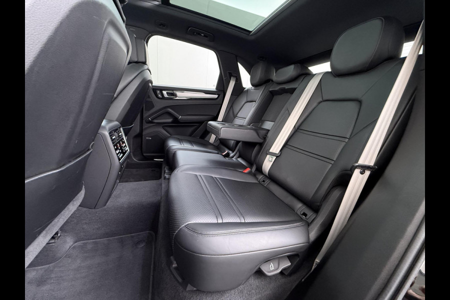 Porsche Cayenne 3.0 E-Hybrid Platinum Edition VAN: 77.900,- VOOR: 72.440,- UW WKVOORDEEL: 5.460,- | MEM. SEATS | Luchtvering | pano | stoelverwarming + verkoeling | 360 camera | Bose | sportchrono | mega knappe auto! | incl 12 mnd Bovag garantie |