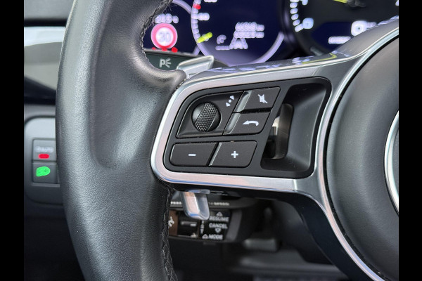 Porsche Cayenne 3.0 E-Hybrid Platinum Edition VAN: 77.900,- VOOR: 72.440,- UW WKVOORDEEL: 5.460,- | MEM. SEATS | Luchtvering | pano | stoelverwarming + verkoeling | 360 camera | Bose | sportchrono | mega knappe auto! | incl 12 mnd Bovag garantie |