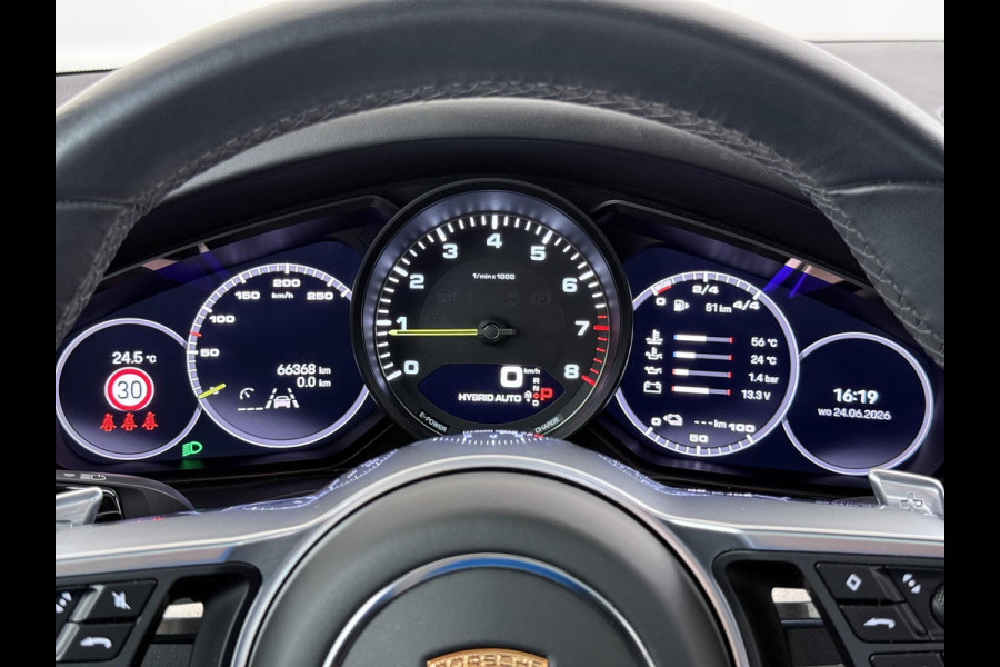 Porsche Cayenne 3.0 E-Hybrid Platinum Edition VAN: 77.900,- VOOR: 72.440,- UW WKVOORDEEL: 5.460,- | MEM. SEATS | Luchtvering | pano | stoelverwarming + verkoeling | 360 camera | Bose | sportchrono | mega knappe auto! | incl 12 mnd Bovag garantie |