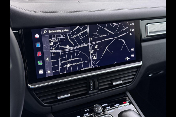 Porsche Cayenne 3.0 E-Hybrid Platinum Edition VAN: 77.900,- VOOR: 72.440,- UW WKVOORDEEL: 5.460,- | MEM. SEATS | Luchtvering | pano | stoelverwarming + verkoeling | 360 camera | Bose | sportchrono | mega knappe auto! | incl 12 mnd Bovag garantie |