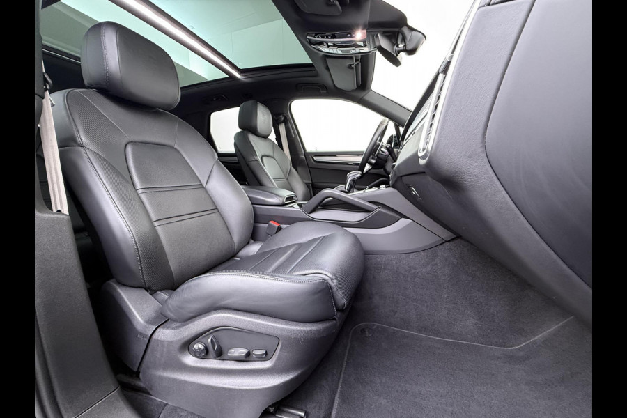 Porsche Cayenne 3.0 E-Hybrid Platinum Edition VAN: 77.900,- VOOR: 72.440,- UW WKVOORDEEL: 5.460,- | MEM. SEATS | Luchtvering | pano | stoelverwarming + verkoeling | 360 camera | Bose | sportchrono | mega knappe auto! | incl 12 mnd Bovag garantie |