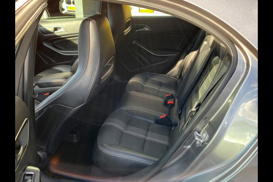 Mercedes-Benz A-Klasse 180 BlueEfficiency URBAN - Navigatie I Airco I PDC I Sport interieur & 19 inch Velgen I Dealer onderhouden