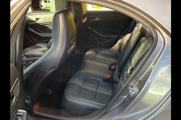 Mercedes-Benz A-Klasse 180 BlueEfficiency URBAN - Navigatie I Airco I PDC I Sport interieur & 19 inch Velgen I Dealer onderhouden