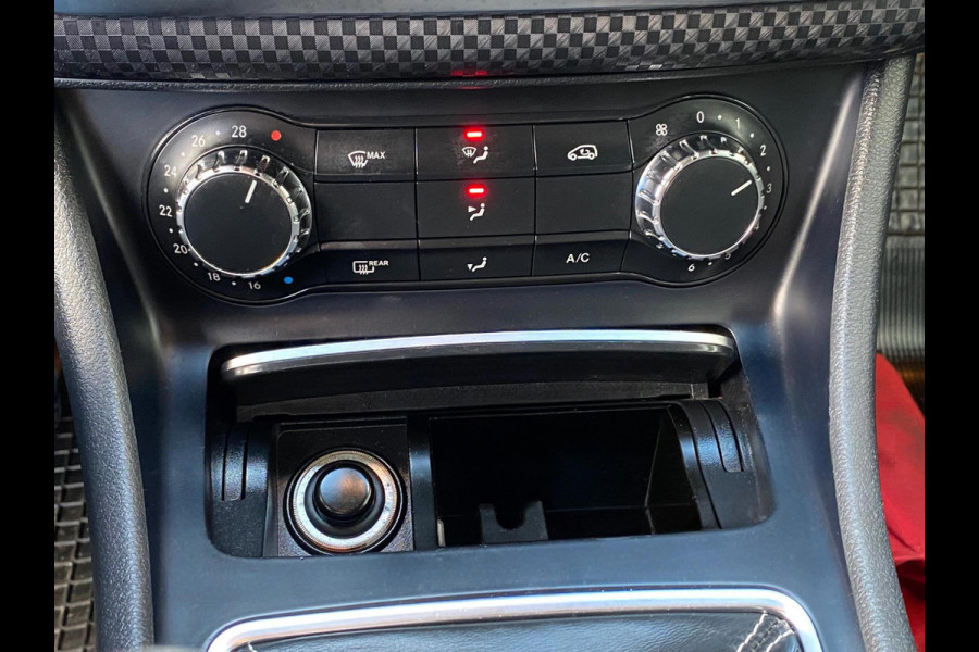 Mercedes-Benz A-Klasse 180 BlueEfficiency URBAN - Navigatie I Airco I PDC I Sport interieur & 19 inch Velgen I Dealer onderhouden