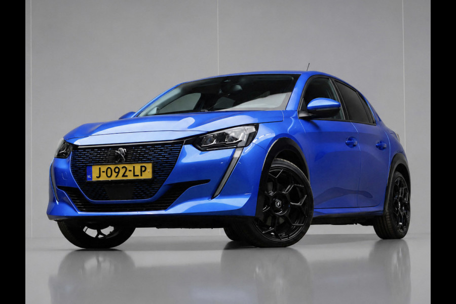 Peugeot e-208 EV Allure 50 kWh Sport (APPLE CARPLAY,NAVI,CAMERA,SFEERVERLICHTING,LED,CLIMATE,CRUISE,GETINT,SPORTSTOELEN,LM VELGEN)