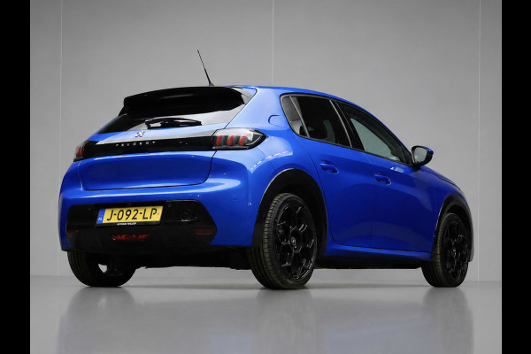 Peugeot e-208 EV Allure 50 kWh Sport (APPLE CARPLAY,NAVI,CAMERA,SFEERVERLICHTING,LED,CLIMATE,CRUISE,GETINT,SPORTSTOELEN,LM VELGEN)