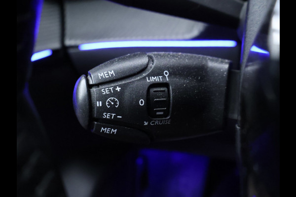 Peugeot e-208 EV Allure 50 kWh Sport (APPLE CARPLAY,NAVI,CAMERA,SFEERVERLICHTING,LED,CLIMATE,CRUISE,GETINT,SPORTSTOELEN,LM VELGEN)