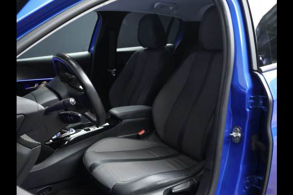 Peugeot e-208 EV Allure 50 kWh Sport (APPLE CARPLAY,NAVI,CAMERA,SFEERVERLICHTING,LED,CLIMATE,CRUISE,GETINT,SPORTSTOELEN,LM VELGEN)