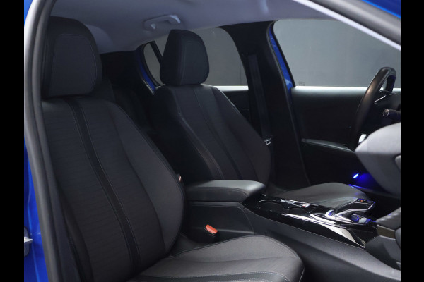 Peugeot e-208 EV Allure 50 kWh Sport (APPLE CARPLAY,NAVI,CAMERA,SFEERVERLICHTING,LED,CLIMATE,CRUISE,GETINT,SPORTSTOELEN,LM VELGEN)