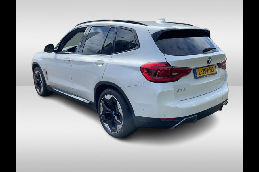 BMW iX3 High Executive 80 kWh / SoH 91,8 % / Trekhaak / Panoramadak / Camera / Head-up / 20'' / Leder / Harman Kardon / Navigatie / Memory seats / Dodehoek / DAB / Stoelverwarming / Cruise Control Adaptief