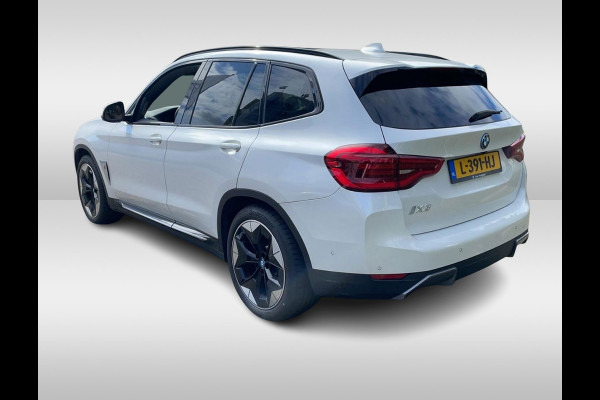 BMW iX3 High Executive 80 kWh / SoH 91,8 % / Trekhaak / Panoramadak / Camera / Head-up / 20'' / Leder / Harman Kardon / Navigatie / Memory seats / Dodehoek / DAB / Stoelverwarming / Cruise Control Adaptief