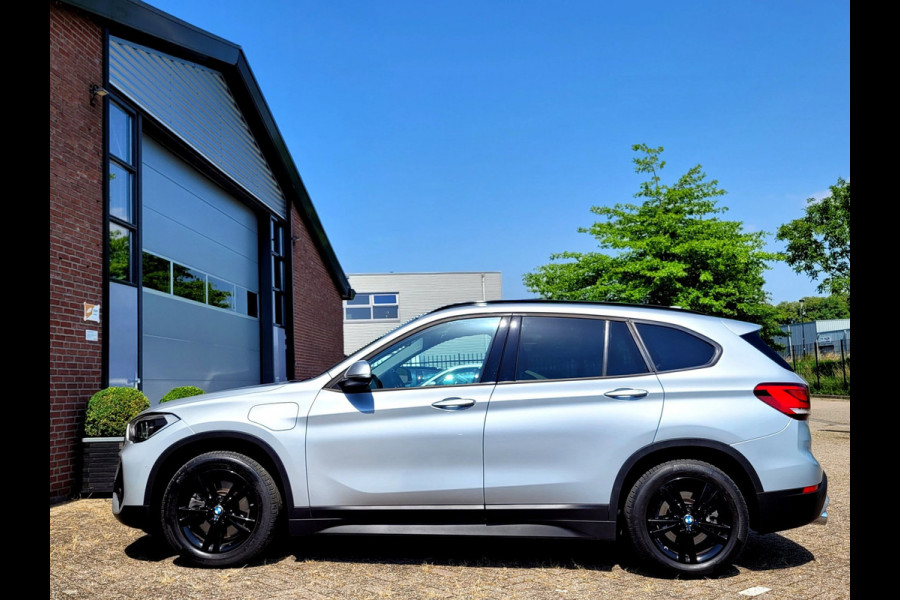 BMW X1 XDrive25e Pano, HUD, Cam, Harman, M-stuur, Leer
