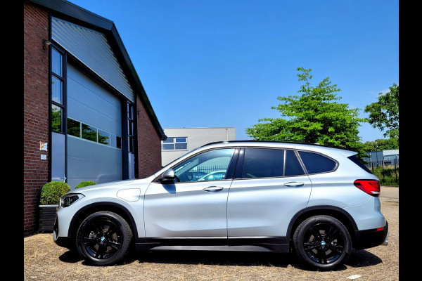 BMW X1 XDrive25e Pano, HUD, Cam, Harman, M-stuur, Leer