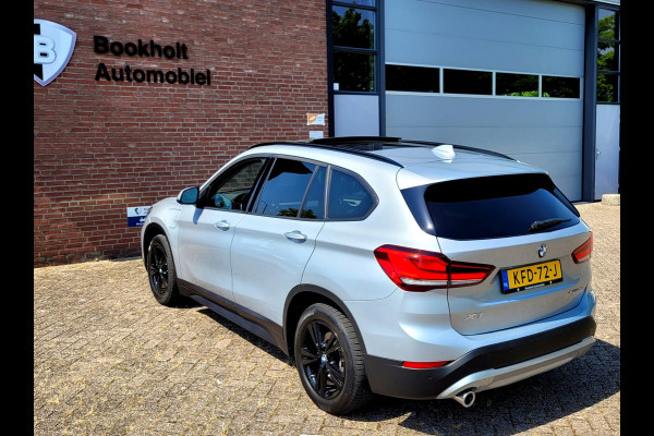 BMW X1 XDrive25e Pano, HUD, Cam, Harman, M-stuur, Leer