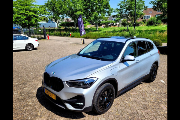 BMW X1 XDrive25e Pano, HUD, Cam, Harman, M-stuur, Leer