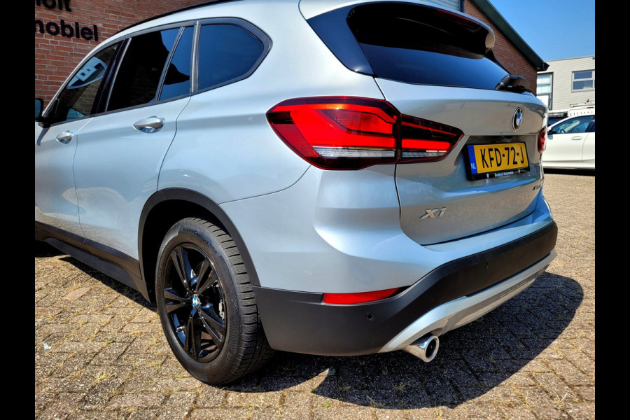 BMW X1 XDrive25e Pano, HUD, Cam, Harman, M-stuur, Leer