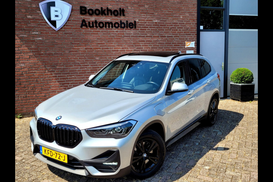 BMW X1 XDrive25e Pano, HUD, Cam, Harman, M-stuur, Leer