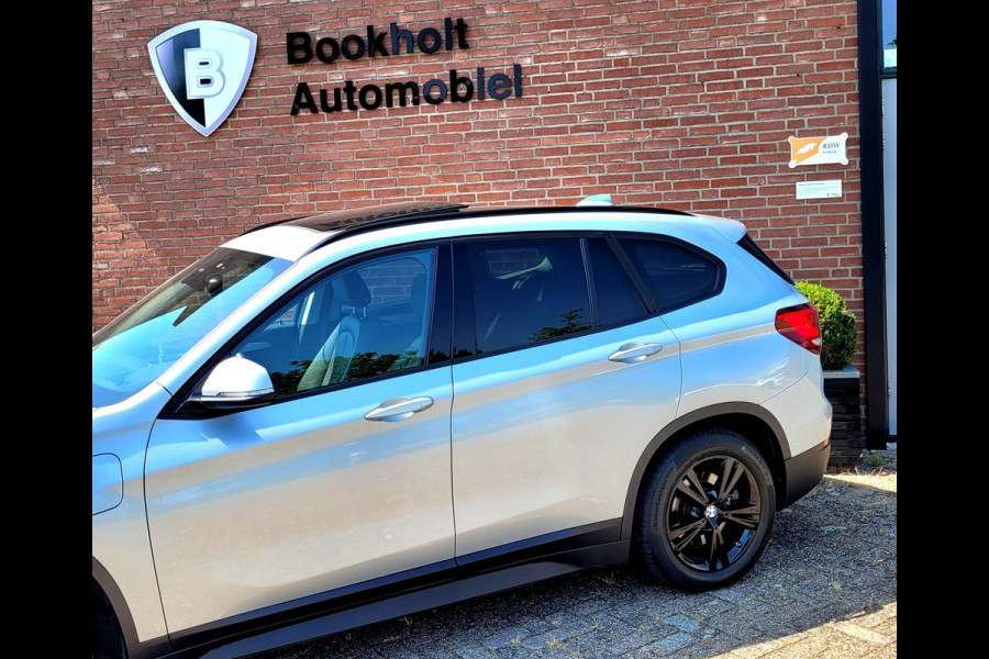 BMW X1 XDrive25e Pano, HUD, Cam, Harman, M-stuur, Leer