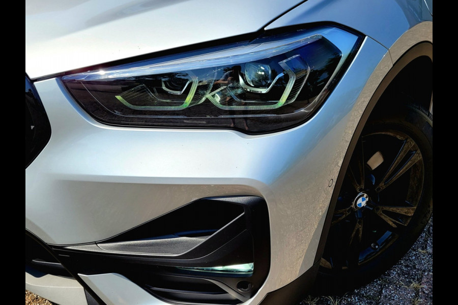 BMW X1 XDrive25e Pano, HUD, Cam, Harman, M-stuur, Leer