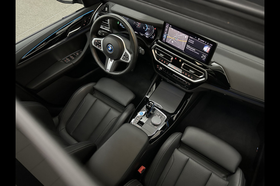 BMW iX3 M-Sport | Sophisto Grey! | Panorama | ACC | Leder | Memory | El. Trekhaak 97.6% SOH | Sfeerverlichting | 3-Zone Clima | Carplay | LED | Btw auto, 35400,= ex. | Rijklaar incl. Bovag garantie!