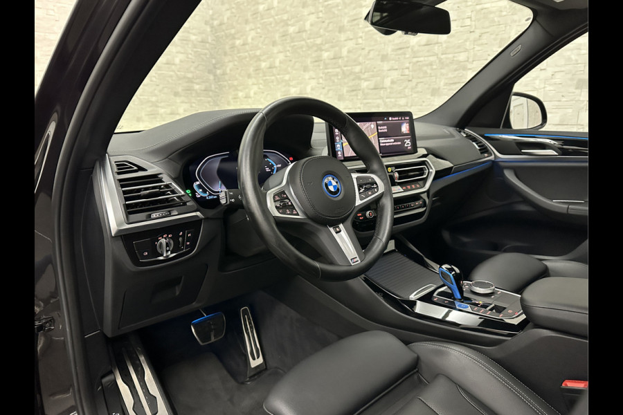 BMW iX3 M-Sport | Sophisto Grey! | Panorama | ACC | Leder | Memory | El. Trekhaak 97.6% SOH | Sfeerverlichting | 3-Zone Clima | Carplay | LED | Btw auto, 35400,= ex. | Rijklaar incl. Bovag garantie!