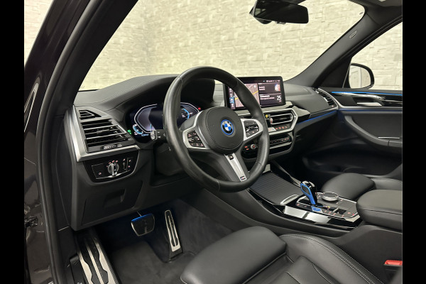 BMW iX3 M-Sport | Sophisto Grey! | Panorama | ACC | Leder | Memory | El. Trekhaak 97.6% SOH | Sfeerverlichting | 3-Zone Clima | Carplay | LED | Btw auto, 35400,= ex. | Rijklaar incl. Bovag garantie!