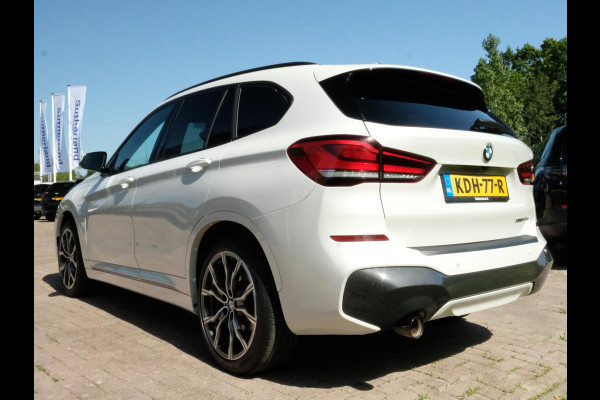 BMW X1 xDrive25e M Sport 220 PK | M-Sport | Trekhaak | 19 inch | Camera | Sportstoelen | Stoelverwarming | Adaptive Led | Elektrische achterklep