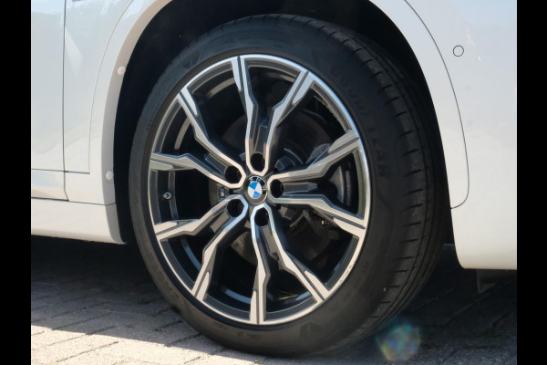 BMW X1 xDrive25e M Sport 220 PK | M-Sport | Trekhaak | 19 inch | Camera | Sportstoelen | Stoelverwarming | Adaptive Led | Elektrische achterklep