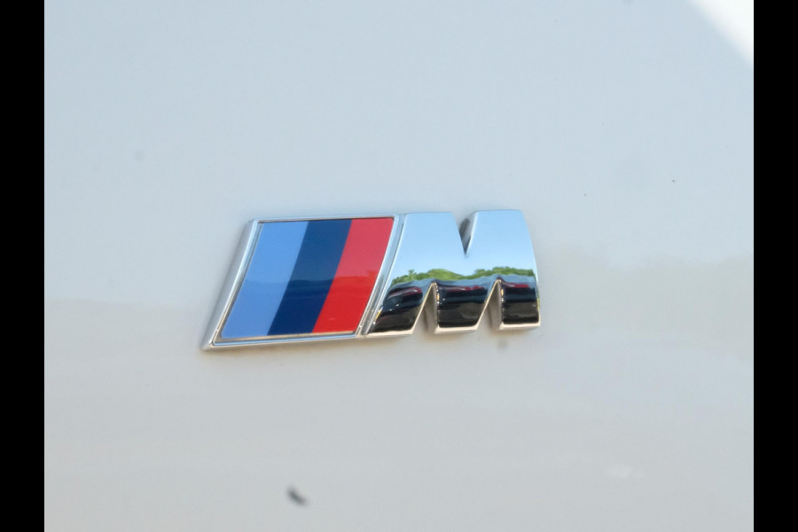 BMW X1 xDrive25e M Sport 220 PK | M-Sport | Trekhaak | 19 inch | Camera | Sportstoelen | Stoelverwarming | Adaptive Led | Elektrische achterklep