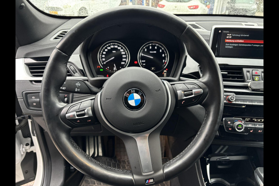 BMW X1 xDrive25e M Sport 220 PK | M-Sport | Trekhaak | 19 inch | Camera | Sportstoelen | Stoelverwarming | Adaptive Led | Elektrische achterklep