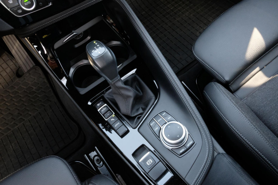 BMW X1 xDrive25e M Sport 220 PK | M-Sport | Trekhaak | 19 inch | Camera | Sportstoelen | Stoelverwarming | Adaptive Led | Elektrische achterklep