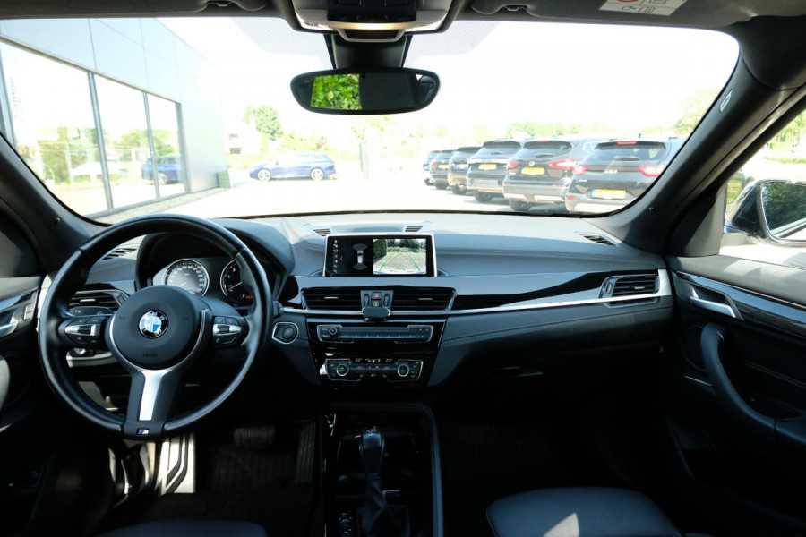 BMW X1 xDrive25e M Sport 220 PK | M-Sport | Trekhaak | 19 inch | Camera | Sportstoelen | Stoelverwarming | Adaptive Led | Elektrische achterklep