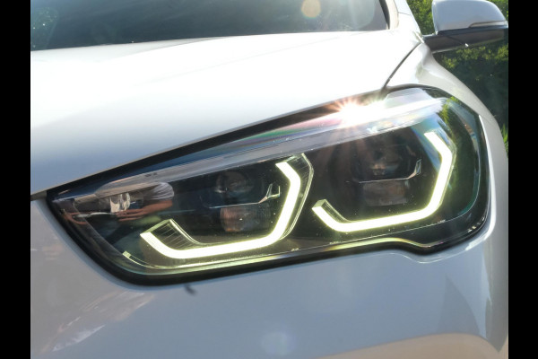 BMW X1 xDrive25e M Sport 220 PK | M-Sport | Trekhaak | 19 inch | Camera | Sportstoelen | Stoelverwarming | Adaptive Led | Elektrische achterklep