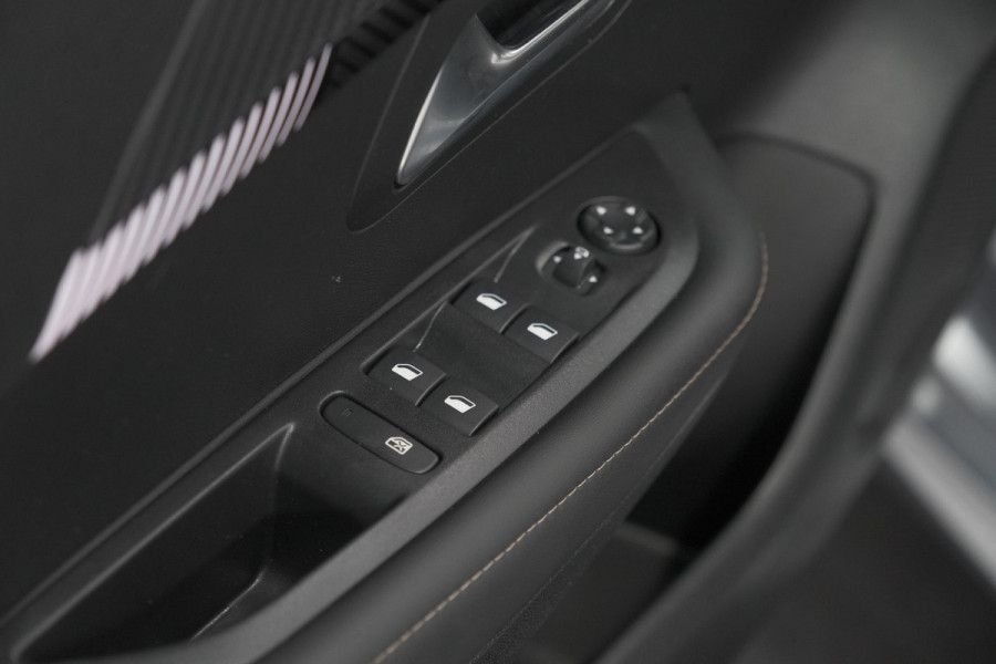 Peugeot 208 1.2 Hybrid 110 e-DSC6 Allure | IJSKOUDE Climate Control | Apple Carplay | Parkeersensoren
