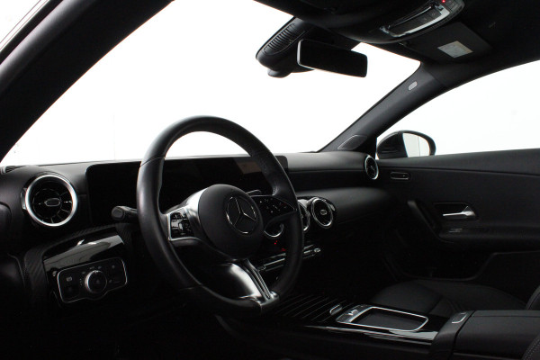 Mercedes-Benz CLA-Klasse 250 e Star Edition > Keyless/Camera/Cruise control adaptief/Stoelverwarming...